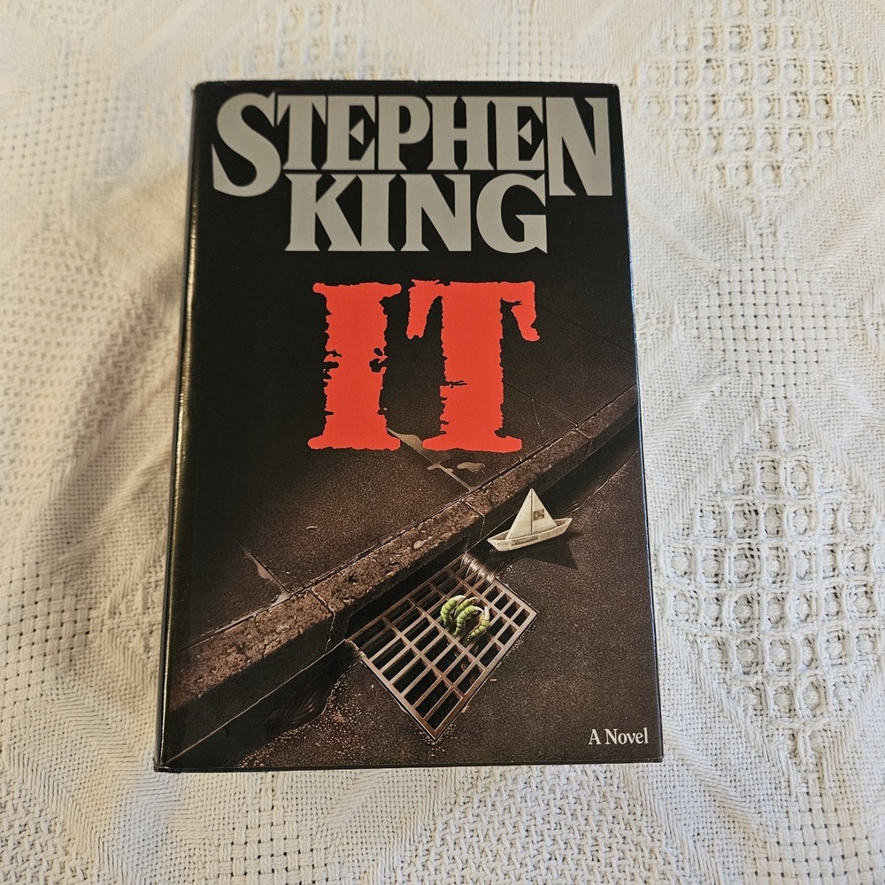It by Stephen King 1986 Hardcover Viking Penguin Publishers Dust Jacket